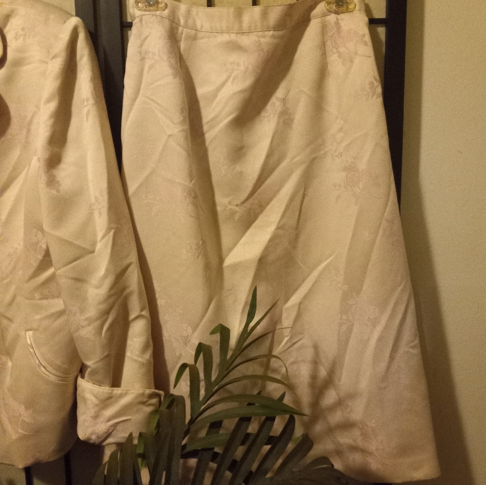 Suit - Picture 5 of 6